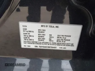 2025 Tesla Model Y Long Range z VIN 7SAYGAEE3SF264491, wystawiony jako IAAI lot #42292489 z przebiegiem 3 543 mil mil oraz . Historia ofert i sprzedaży dostępna na DreamBid. Obrazek 9.