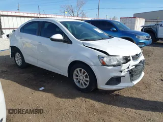 2017 Chevrolet Sonic LT z VIN 1G1JD5SBXH4178144, wystawiony jako IAAI lot #41869622 z przebiegiem 110 238 mil mil oraz . Historia ofert i sprzedaży dostępna na DreamBid. Obrazek 1.