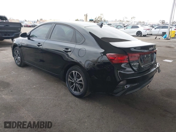 2023 Kia Forte LXS z VIN 3KPF24AD5PE646813, wystawiony jako IAAI lot #41494292 z przebiegiem 29 003 mil mil oraz . Historia ofert i sprzedaży dostępna na DreamBid. Obrazek 3.