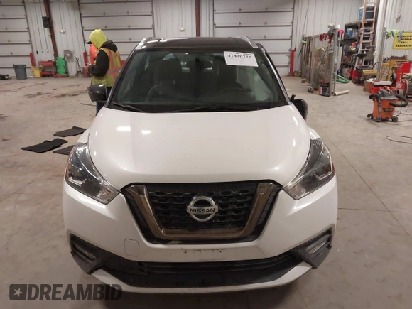 2019 Nissan Kicks SR with VIN 3N1CP5CU8KL550656, listed as a IAAI auction lot 41490725 with 33,281 mi miles. Bid and sale history available at carsss.com. Image 12.