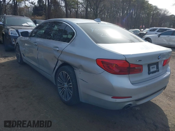 2019 BMW 5 Series 530i xDrive z VIN WBAJA7C52KWW48938, wystawiony jako IAAI lot #41588191 z przebiegiem 50 052 mil mil oraz . Historia ofert i sprzedaży dostępna na DreamBid. Obrazek 3.