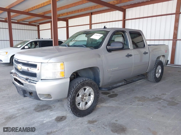 2010 Chevrolet Silverado 1500 LT with VIN 3GCRKSE31AG258718, listed as a IAAI auction lot 42061306 with 220,656 mi miles. Bid and sale history available at carsss.com. Image 21.