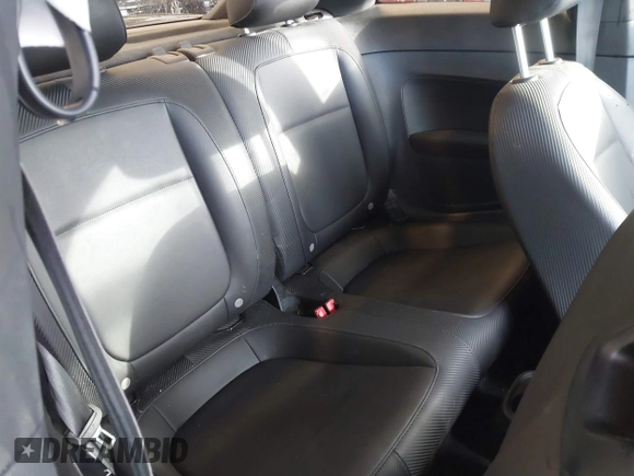 2018 Volkswagen Beetle S z VIN 3VWFD7AT6JM703758, wystawiony jako IAAI lot #41381842 z przebiegiem Nie podano mil oraz . Historia ofert i sprzedaży dostępna na DreamBid. Obrazek 8.
