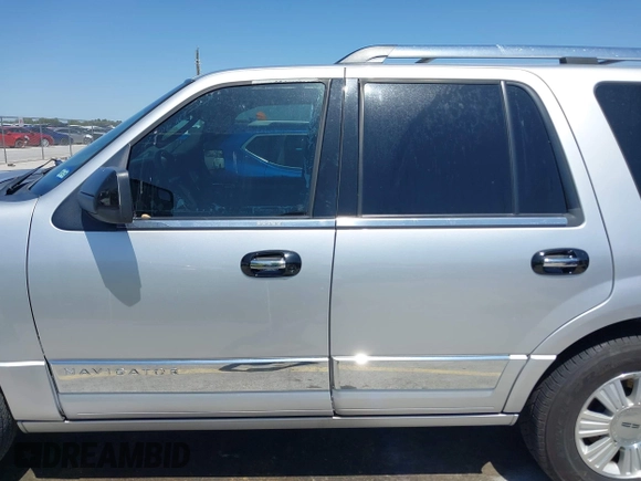 2013 Lincoln Navigator z VIN 5LMJJ2H58DEL03767, wystawiony jako IAAI lot #41986480 z przebiegiem 171 007 mil mil oraz . Historia ofert i sprzedaży dostępna na DreamBid. Obrazek 14.