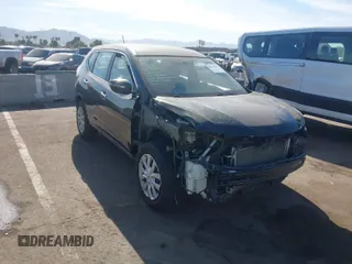 2015 Nissan Rogue S with VIN 5N1AT2MT5FC838152, listed as a IAAI auction lot 40913090 with 132,561 mi miles. Bid and sale history available at carsss.com. Image 1.