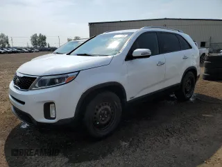 2015 Kia Sorento LX z VIN 5XYKTCA62FG566927, wystawiony jako Copart lot #60658025 z przebiegiem 374 012 mil mil oraz Czysty tytuł • Clean title. Historia ofert i sprzedaży dostępna na DreamBid. Obrazek 1.