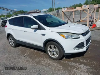 2016 Ford Escape SE z VIN 1FMCU9GX9GUA76601, wystawiony jako IAAI lot #42244507 z przebiegiem 147 840 mil mil oraz . Historia ofert i sprzedaży dostępna na DreamBid. Obrazek 1.