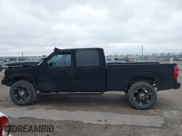 2003 Chevrolet Silverado 1500HD LS with VIN 1GCGK13U23F194464, listed as a IAAI auction lot 41565572 with Not Provided miles and . Bid and sale history available at DreamBid. Image 14.