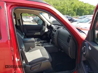 2010 Dodge Nitro Heat z VIN 1D4PU4GK5AW174777, wystawiony jako IAAI lot #42290362 z przebiegiem 165 537 mil mil oraz . Historia ofert i sprzedaży dostępna na DreamBid. Obrazek 5.