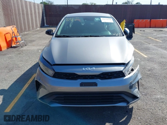 2023 Kia Forte LXS z VIN 3KPF24AD1PE621214, wystawiony jako IAAI lot #41970298 z przebiegiem 35 996 mil mil oraz . Historia ofert i sprzedaży dostępna na DreamBid. Obrazek 12.