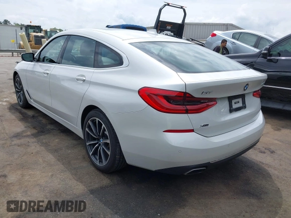 2019 BMW 6 Series 640i xDrive z VIN WBAJV6C56KBK09053, wystawiony jako IAAI lot #42108336 z przebiegiem 55 176 mil mil oraz . Historia ofert i sprzedaży dostępna na DreamBid. Obrazek 3.
