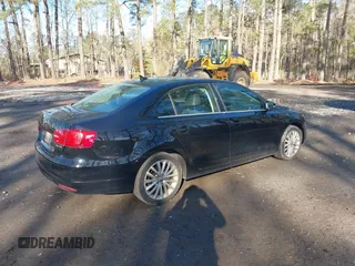 2012 Volkswagen Jetta Sedan SEL w/Sunroof with VIN 3VWLX7AJ2CM409673, listed as a IAAI auction lot 41860309 with 186,661 mi miles. Bid and sale history available at carsss.com. Image 4.