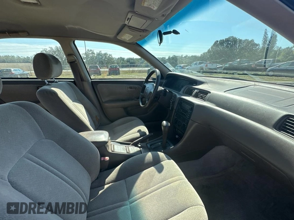 2000 Toyota Camry CE with VIN 4T1BG22K0YU002152, listed as a Copart auction lot 88989705 with 366,512 mi miles and Clean Title. Bid and sale history available at DreamBid. Image 5.