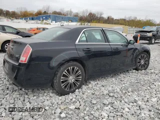 2013 Chrysler 300 S z VIN 2C3CCAGT4DH741560, wystawiony jako Copart lot #78879594 z przebiegiem 161 647 mil mil oraz Szkoda całkowita • Salvage title. Historia ofert i sprzedaży dostępna na DreamBid. Obrazek 3.