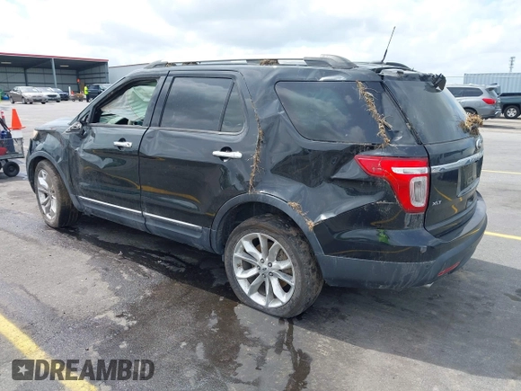 2015 Ford Explorer XLT with VIN 1FM5K7D8XFGB65056, listed as a IAAI auction lot 41853285 with 131,533 mi miles and . Bid and sale history available at carsss.com. Image 3.