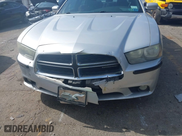 2011 Dodge Charger SE z VIN 2B3CL3CG2BH613364, wystawiony jako IAAI lot #42257275 z przebiegiem 137 321 mil mil oraz . Historia ofert i sprzedaży dostępna na DreamBid. Obrazek 6.