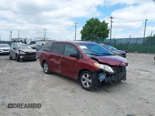 2014 Toyota Sienna L z VIN 5TDZK3DC4ES406178, wystawiony jako IAAI lot #42298146 z przebiegiem 189 969 mil mil oraz . Historia ofert i sprzedaży dostępna na DreamBid. Obrazek 1.