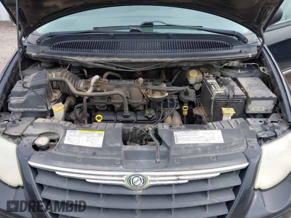 2005 Chrysler Town & Country Touring with VIN 2C4GP54L45R277761, listed as a IAAI auction lot 42144191 with 140,864 mi miles and . Bid and sale history available at DreamBid. Image 10.