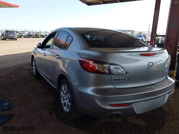 2013 Mazda Mazda3 i Sport with VIN JM1BL1UP0D1785195, listed as a IAAI auction lot 41916060 with 113,611 mi miles. Bid and sale history available at carsss.com. Image 3.