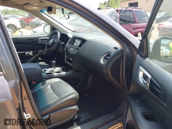 2014 Nissan Pathfinder SV with VIN 5N1AR2MM7EC710811, listed as a IAAI auction lot 42142870 with 158,803 mi miles. Bid and sale history available at carsss.com. Image 5.