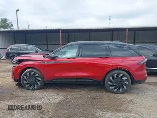 2024 Lincoln Nautilus Reserve z VIN 5LMPJ8KA8RJ784461, wystawiony jako IAAI lot #41569070 z przebiegiem Nie podano mil oraz . Historia ofert i sprzedaży dostępna na DreamBid. Obrazek 14.