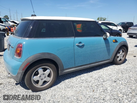 2008 MINI Hardtop with VIN WMWMF33518TT59583, listed as a Copart auction lot 50742985 with 101,831 mi miles and Clean Title. Bid and sale history available at DreamBid. Image 3.