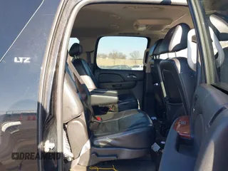 2008 Chevrolet Suburban Commercial with VIN 1GNFK16338J235887, listed as a IAAI auction lot 41371263 with 200,049 mi miles. Bid and sale history available at carsss.com. Image 8.