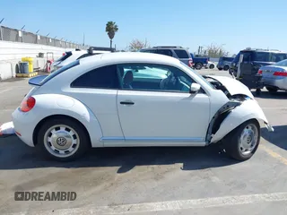 2015 Volkswagen Beetle Fleet Edition с VIN 3VWF17AT5FM653399, выставлен на аукционе IAAI как лот 42303188 с пробегом Не указан миль и . История ставок и продаж доступна на DreamBid. Изображение 12.