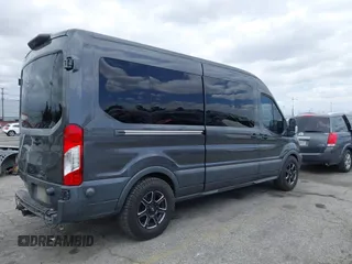 2018 Ford Transit XL z VIN 1FBZX2CG0JKA09945, wystawiony jako IAAI lot #42260073 z przebiegiem 60 838 mil mil oraz . Historia ofert i sprzedaży dostępna na DreamBid. Obrazek 4.