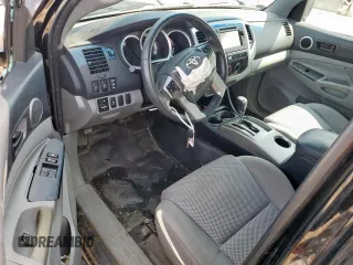 2013 Toyota Tacoma PreRunner z VIN 5TFTU4GN0DX031305, wystawiony jako Copart lot #59178105 z przebiegiem 161 060 mil mil oraz Szkoda całkowita • Salvage title. Historia ofert i sprzedaży dostępna na DreamBid. Obrazek 8.