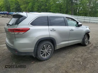 2017 Toyota Highlander XLE z VIN 5TDJZRFH6HS427493, wystawiony jako Copart lot #58269885 z przebiegiem 170 944 mil mil oraz Nie do naprawy • Non repairable. Historia ofert i sprzedaży dostępna na DreamBid. Obrazek 3.