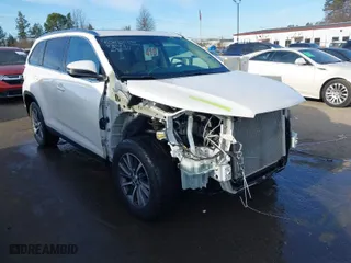 2019 Toyota Highlander SE with VIN 5TDKZRFH0KS315218, listed as a IAAI auction lot 41666981 with 45,218 mi miles. Bid and sale history available at carsss.com. Image 1.