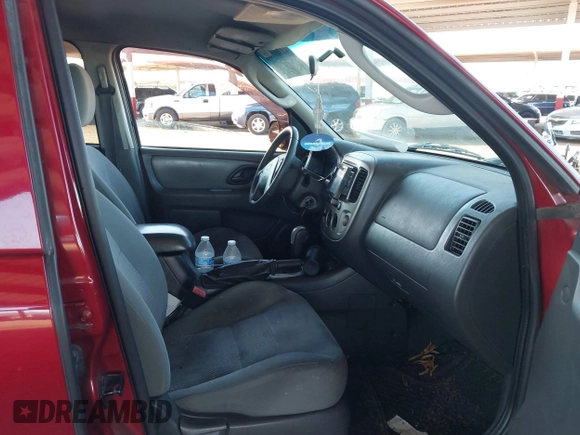 2006 Ford Escape XLT with VIN 1FMYU93126KB18365, listed as a IAAI auction lot 41889706 with 134,718 mi miles. Bid and sale history available at carsss.com. Image 5.