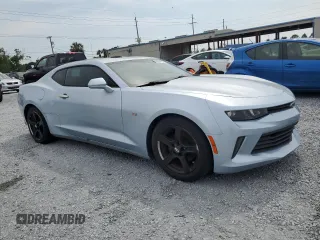 2017 Chevrolet Camaro 1LT z VIN 1G1FB1RX9H0160179, wystawiony jako Copart lot #56004185 z przebiegiem Nie podano mil oraz Czysty tytuł • Clean title. Historia ofert i sprzedaży dostępna na DreamBid. Obrazek 4.