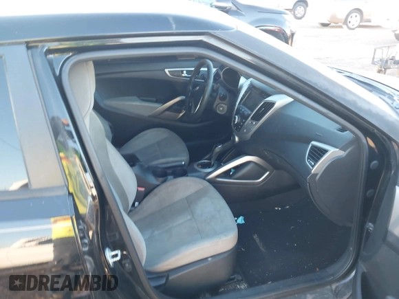 2013 Hyundai Veloster w/Gray Int with VIN KMHTC6AD8DU175342, listed as a IAAI auction lot 41423246 with 1 mi miles. Bid and sale history available at carsss.com. Image 5.