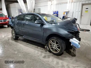 2010 Scion tC z VIN JTKDE3B73A0307137, wystawiony jako Copart lot #57827935 z przebiegiem Nie podano mil oraz Nie do naprawy • Non repairable. Historia ofert i sprzedaży dostępna na DreamBid. Obrazek 4.