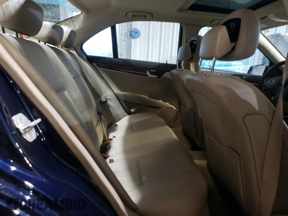 2011 Mercedes-Benz C 300 Sport z VIN WDDGF8BB9BR135198, wystawiony jako Copart lot #58187185 z przebiegiem 102 248 mil mil oraz Czysty tytuł • Clean title. Historia ofert i sprzedaży dostępna na DreamBid. Obrazek 10.