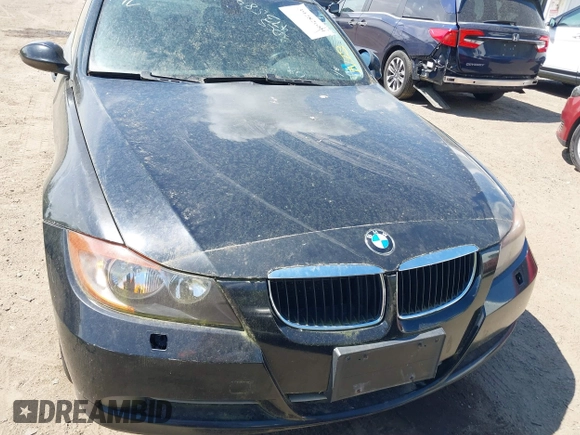 2008 BMW 3 Series 328xi with VIN WBAVC73518KP39386, listed as a IAAI auction lot 39828477 with 188,917 mi miles. Bid and sale history available at carsss.com. Image 6.