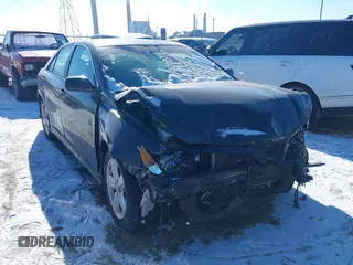 2011 Toyota Camry LE z VIN 4T1BF3EK3BU688876, wystawiony jako IAAI lot #41411470 z przebiegiem 199 778 mil mil oraz . Historia ofert i sprzedaży dostępna na DreamBid. Obrazek 1.