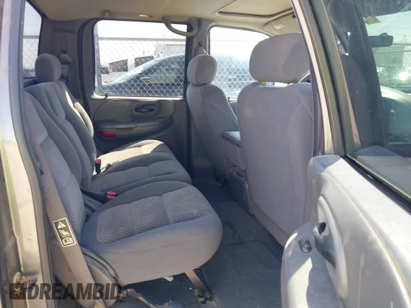 2003 Ford F-150 XLT with VIN 1FTRW07L63KA65904, listed as a IAAI auction lot 41983556 with 166,086 mi miles. Bid and sale history available at carsss.com. Image 8.