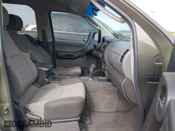 2005 Nissan Xterra S z VIN 5N1AN08W55C637420, wystawiony jako IAAI lot #42290949 z przebiegiem 252 493 mil mil oraz . Historia ofert i sprzedaży dostępna na DreamBid. Obrazek 5.