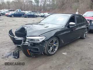 2020 BMW 5 Series M550i xDrive z VIN WBAJS7C09LCD45078, wystawiony jako IAAI lot #41850274 z przebiegiem 75 613 mil mil oraz . Historia ofert i sprzedaży dostępna na DreamBid. Obrazek 2.