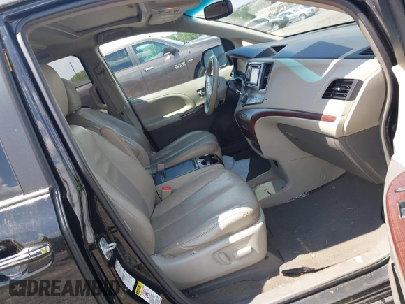 2013 Toyota Sienna XLE z VIN 5TDDK3DC8DS064047, wystawiony jako IAAI lot #42755455 z przebiegiem 143 604 mil mil oraz . Historia ofert i sprzedaży dostępna na DreamBid. Obrazek 5.