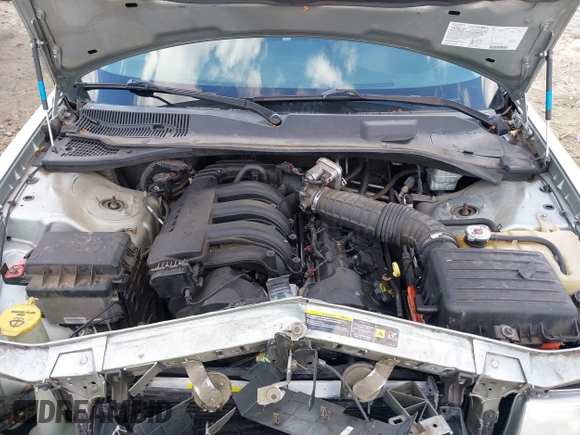 2005 Chrysler 300 with VIN 2C3JA43R05H137403, listed as a IAAI auction lot 41399519 with 135,044 mi miles. Bid and sale history available at carsss.com. Image 10.