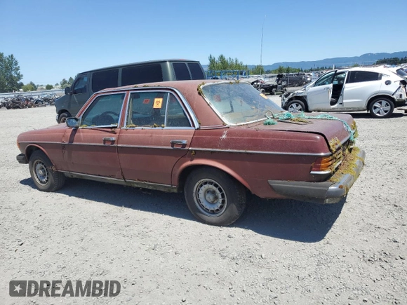 1982 Mercedes-Benz 300 D z VIN WDBAB33A0CB004853, wystawiony jako Copart lot #60577005 z przebiegiem 337 870 mil mil oraz Czysty tytuł • Clean title. Historia ofert i sprzedaży dostępna na DreamBid. Obrazek 2.