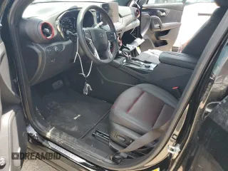 2025 Chevrolet Blazer RS z VIN 3GNKBERSXSS191207, wystawiony jako Copart lot #60228005 z przebiegiem 1 683 mil mil oraz Szkoda całkowita • Salvage title. Historia ofert i sprzedaży dostępna na DreamBid. Obrazek 7.