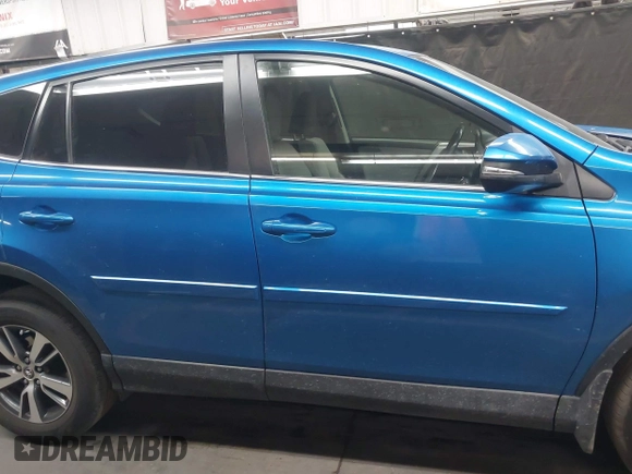 2018 Toyota RAV4 XLE z VIN JTMWFREVXJJ735226, wystawiony jako IAAI lot #42131520 z przebiegiem 121 663 mil mil oraz . Historia ofert i sprzedaży dostępna na DreamBid. Obrazek 14.