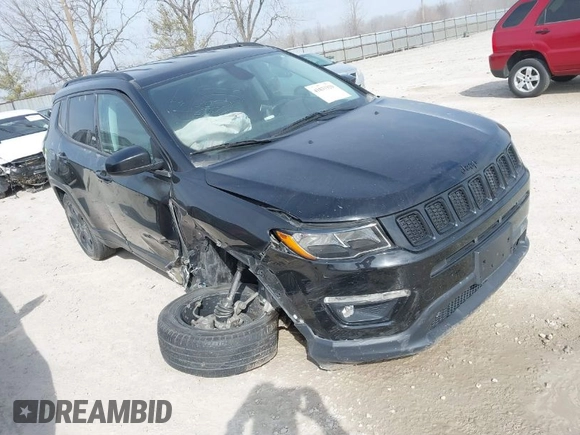 2018 Jeep Compass Latitude with VIN 3C4NJDBBXJT304322, listed as a IAAI auction lot 41833329 with 124,577 mi miles. Bid and sale history available at carsss.com. Image 1.