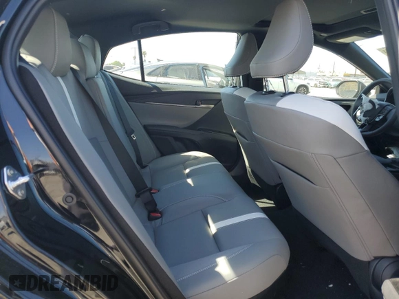 2025 Toyota Camry LE z VIN 4T1DAACK8SU101697, wystawiony jako Copart lot #47858965 z przebiegiem 8 897 mil mil oraz Szkoda całkowita • Salvage title. Historia ofert i sprzedaży dostępna na DreamBid. Obrazek 10.