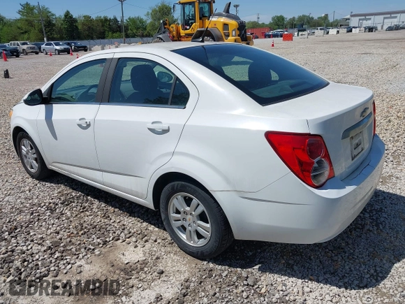 2012 Chevrolet Sonic LT z VIN 1G1JC5SH8C4176795, wystawiony jako IAAI lot #42291906 z przebiegiem Nie podano mil oraz . Historia ofert i sprzedaży dostępna na DreamBid. Obrazek 3.